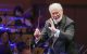 John Williams dirige l'une de ses oeuvres au Walt Disney Concert Hall de Los Angeles en 2014.